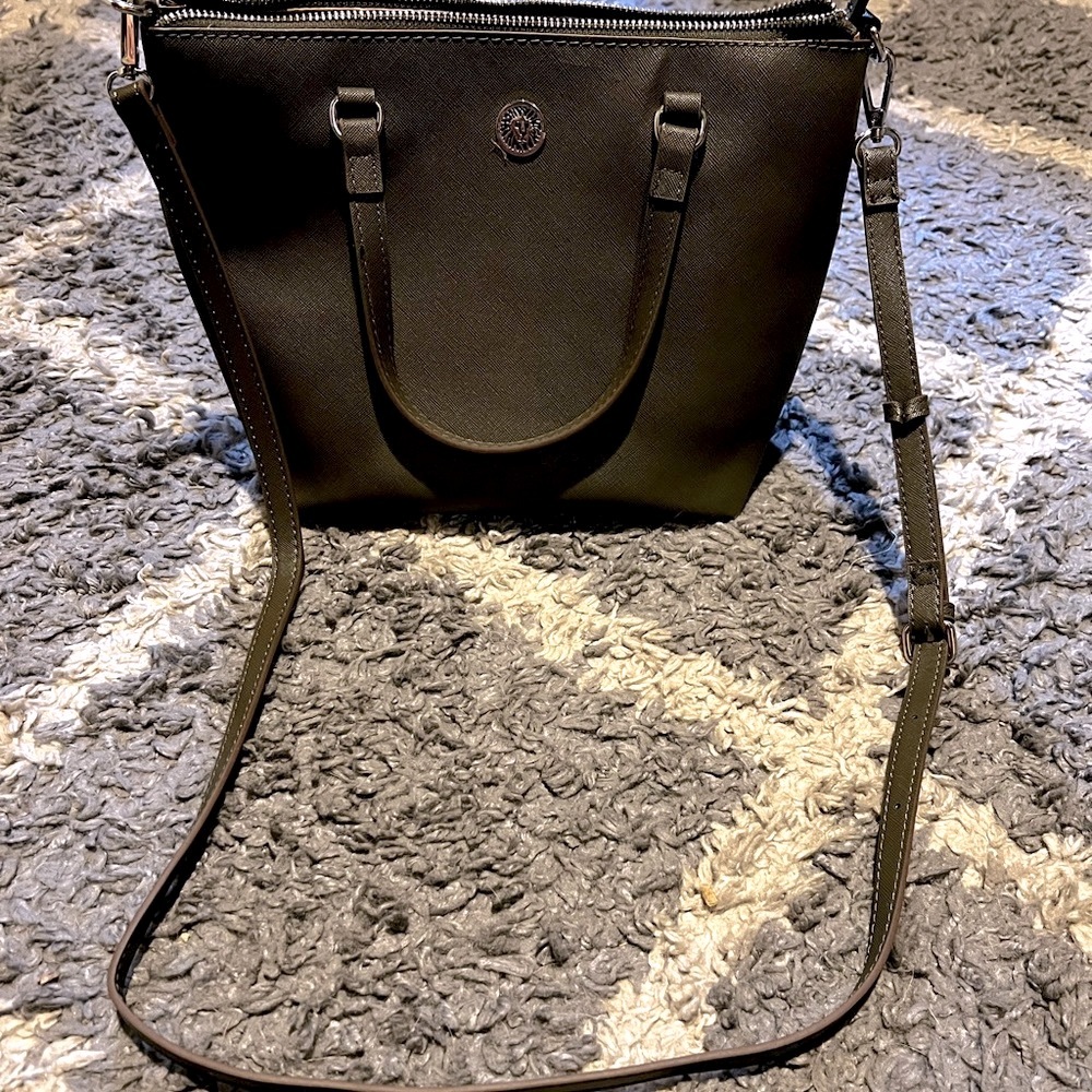 NWOT green crossbody and Id holder!!
